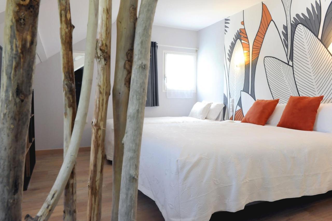Logis Hotel L'Ayguelade Bielle Екстериор снимка