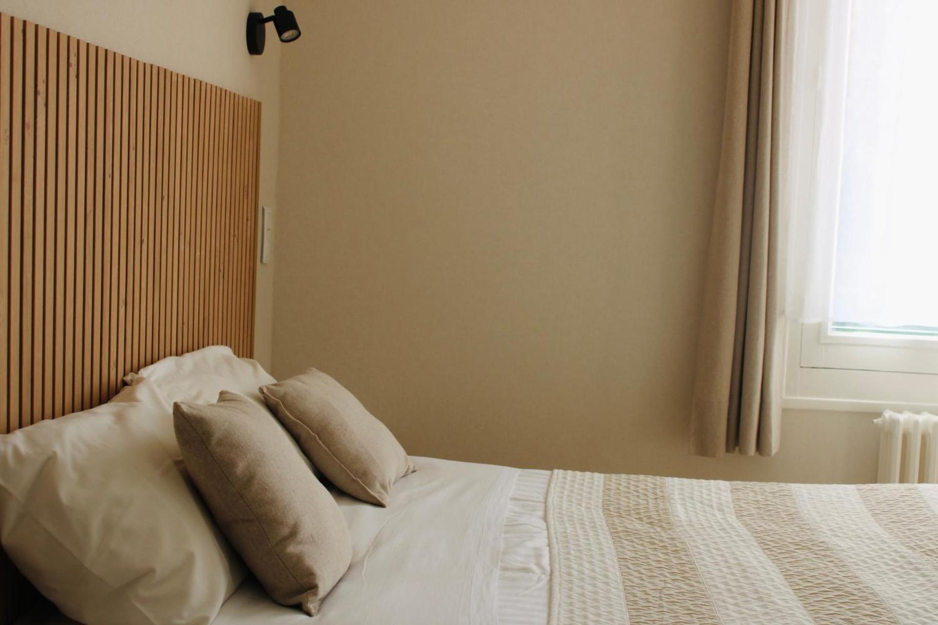 Logis Hotel L'Ayguelade Bielle Екстериор снимка