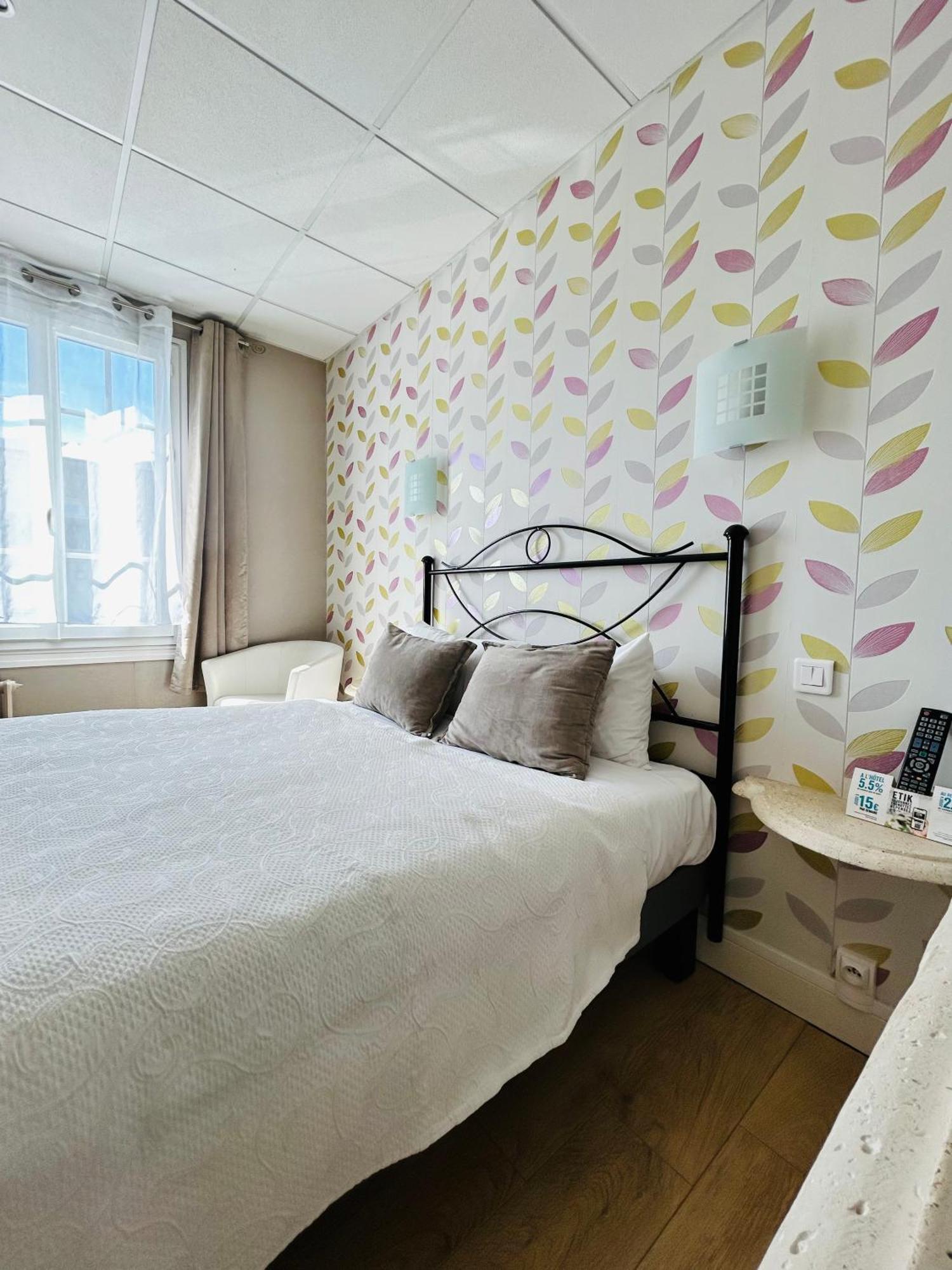 Logis Hotel L'Ayguelade Bielle Екстериор снимка