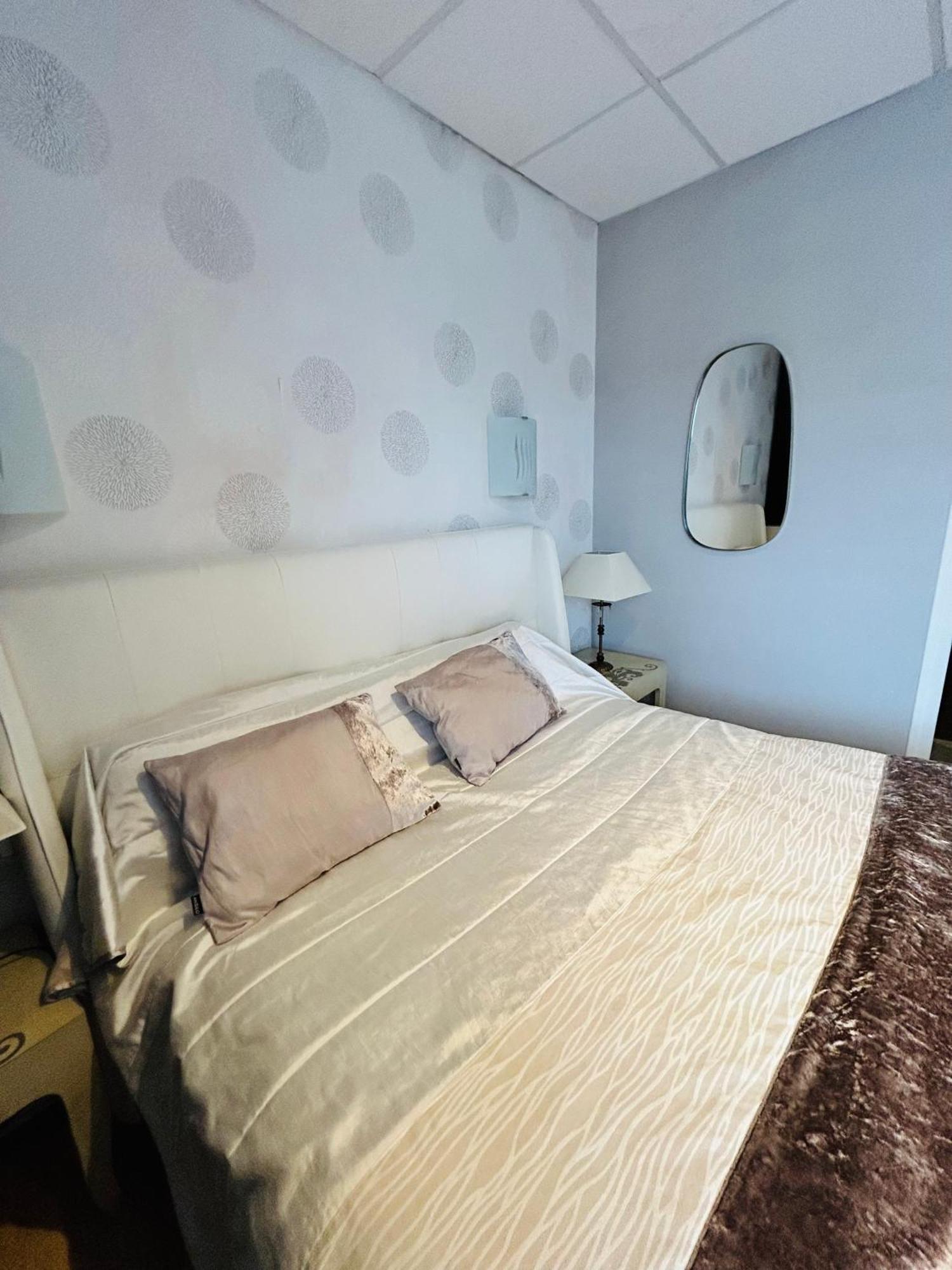 Logis Hotel L'Ayguelade Bielle Екстериор снимка