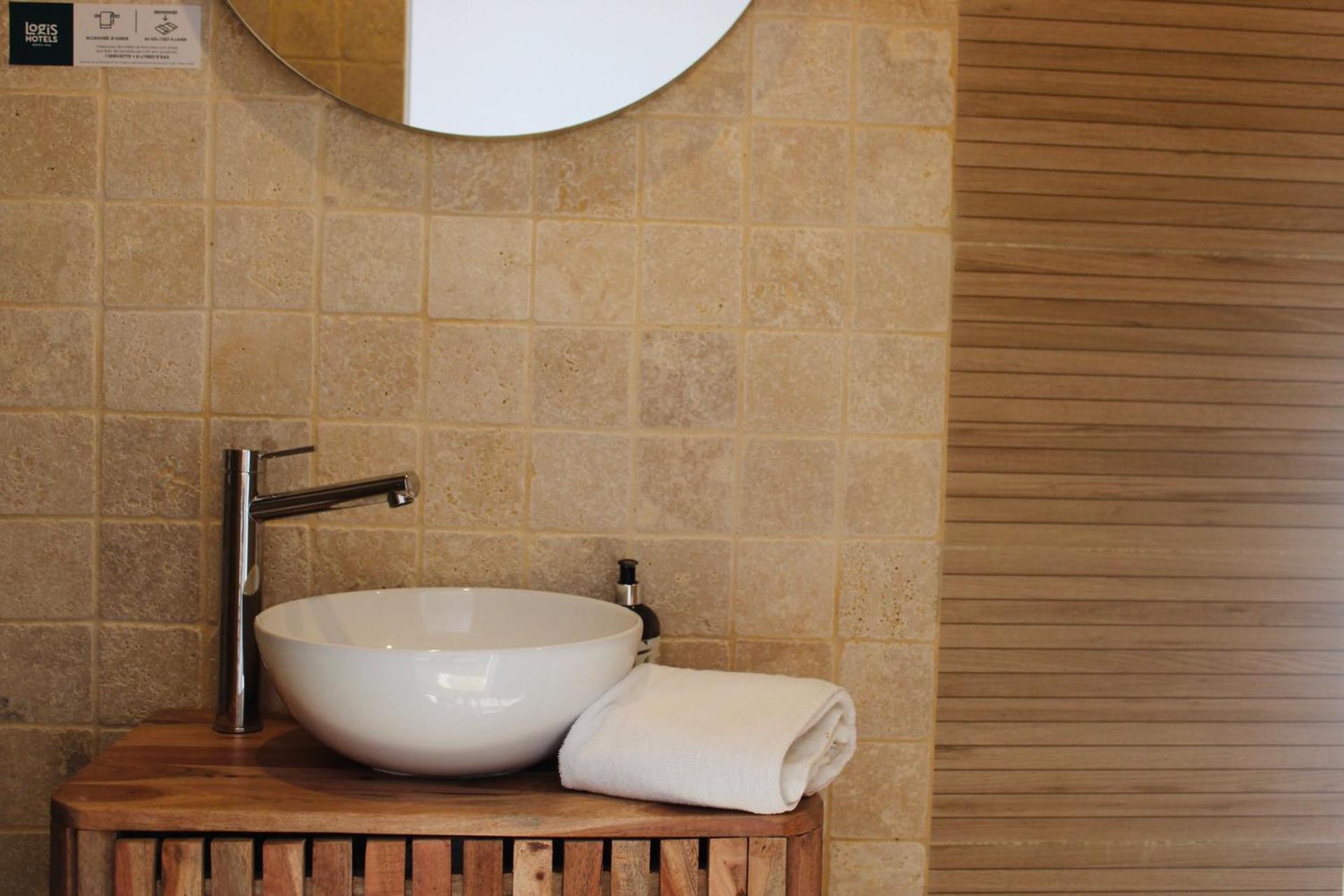 Logis Hotel L'Ayguelade Bielle Екстериор снимка