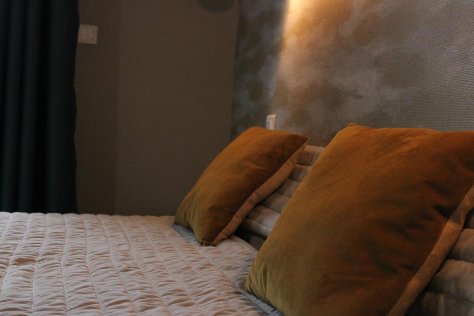 Logis Hotel L'Ayguelade Bielle Екстериор снимка