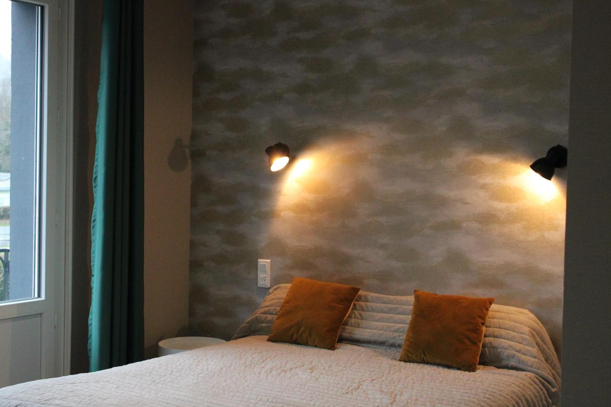 Logis Hotel L'Ayguelade Bielle Екстериор снимка