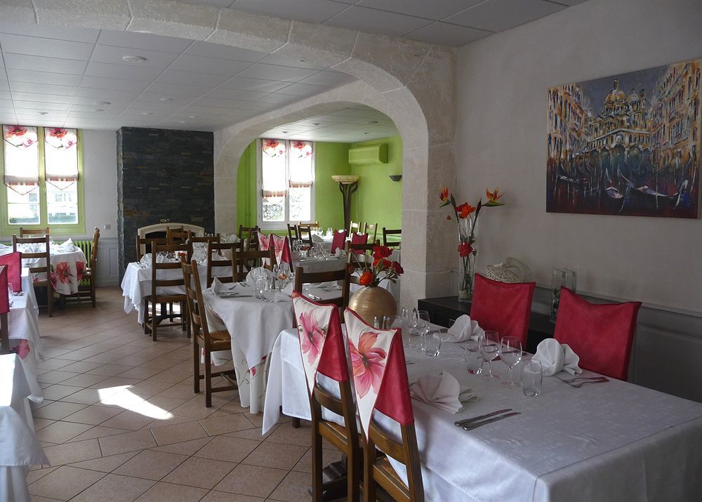 Logis Hotel L'Ayguelade Bielle Екстериор снимка
