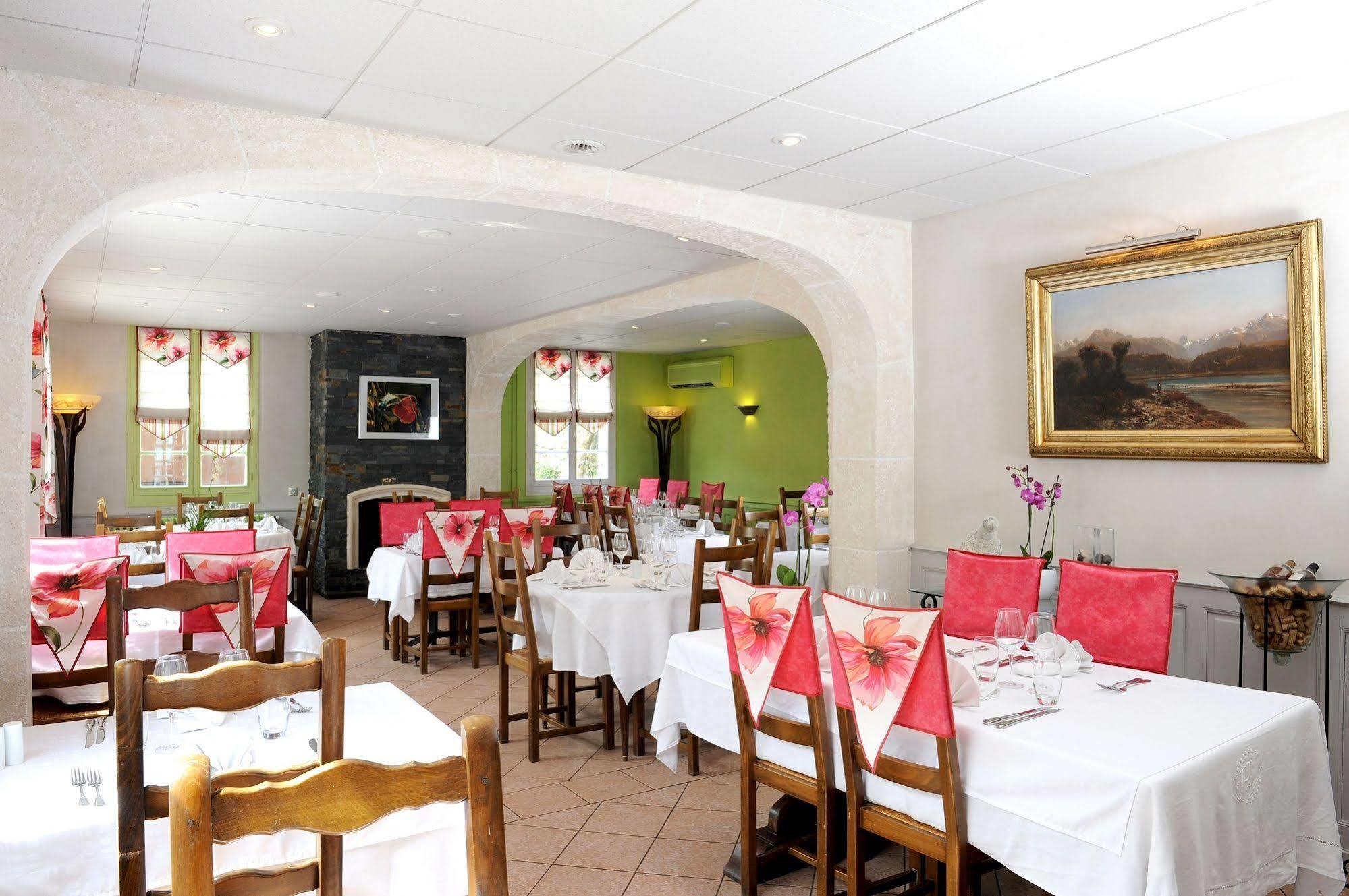 Logis Hotel L'Ayguelade Bielle Екстериор снимка