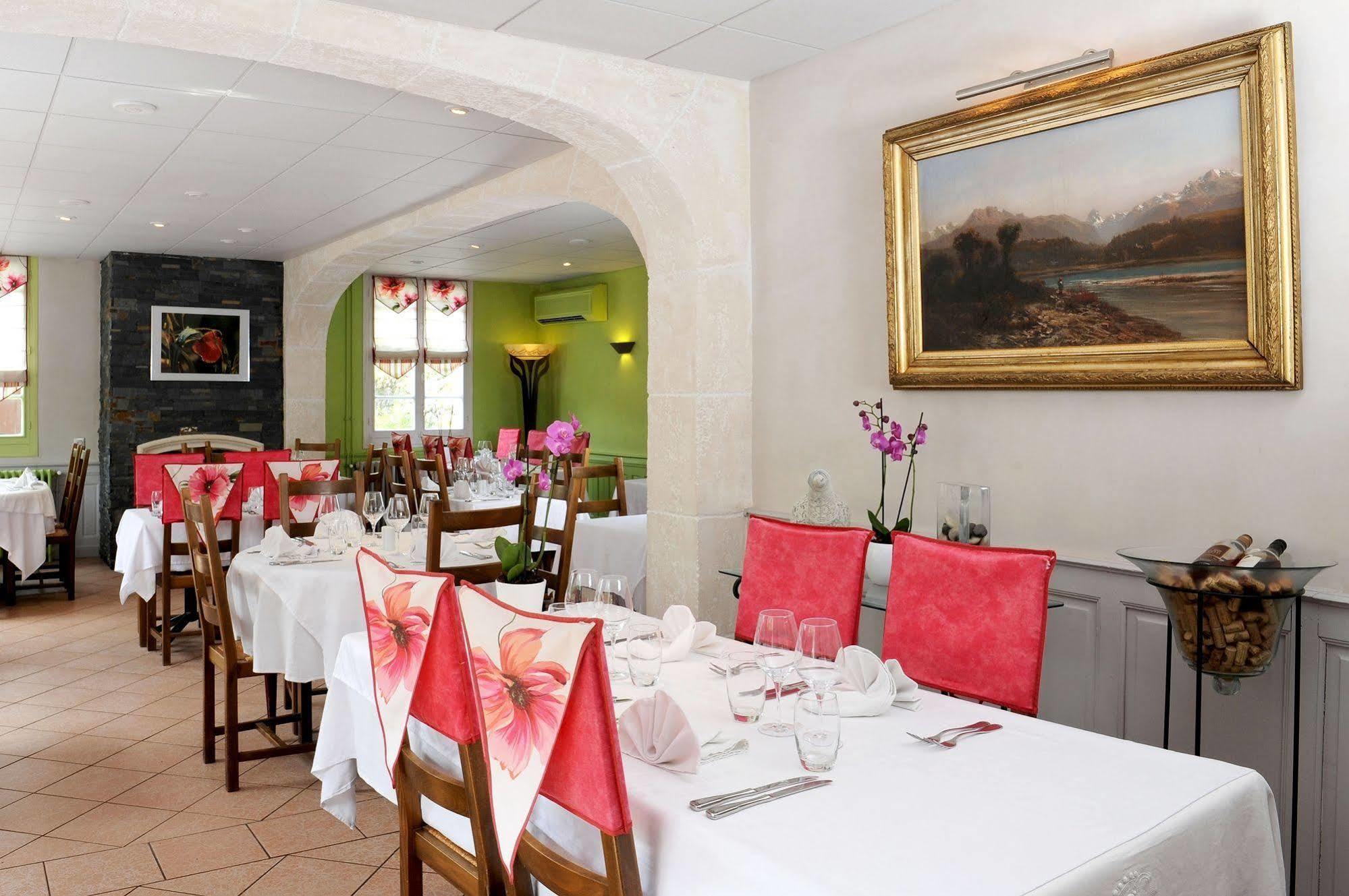 Logis Hotel L'Ayguelade Bielle Екстериор снимка