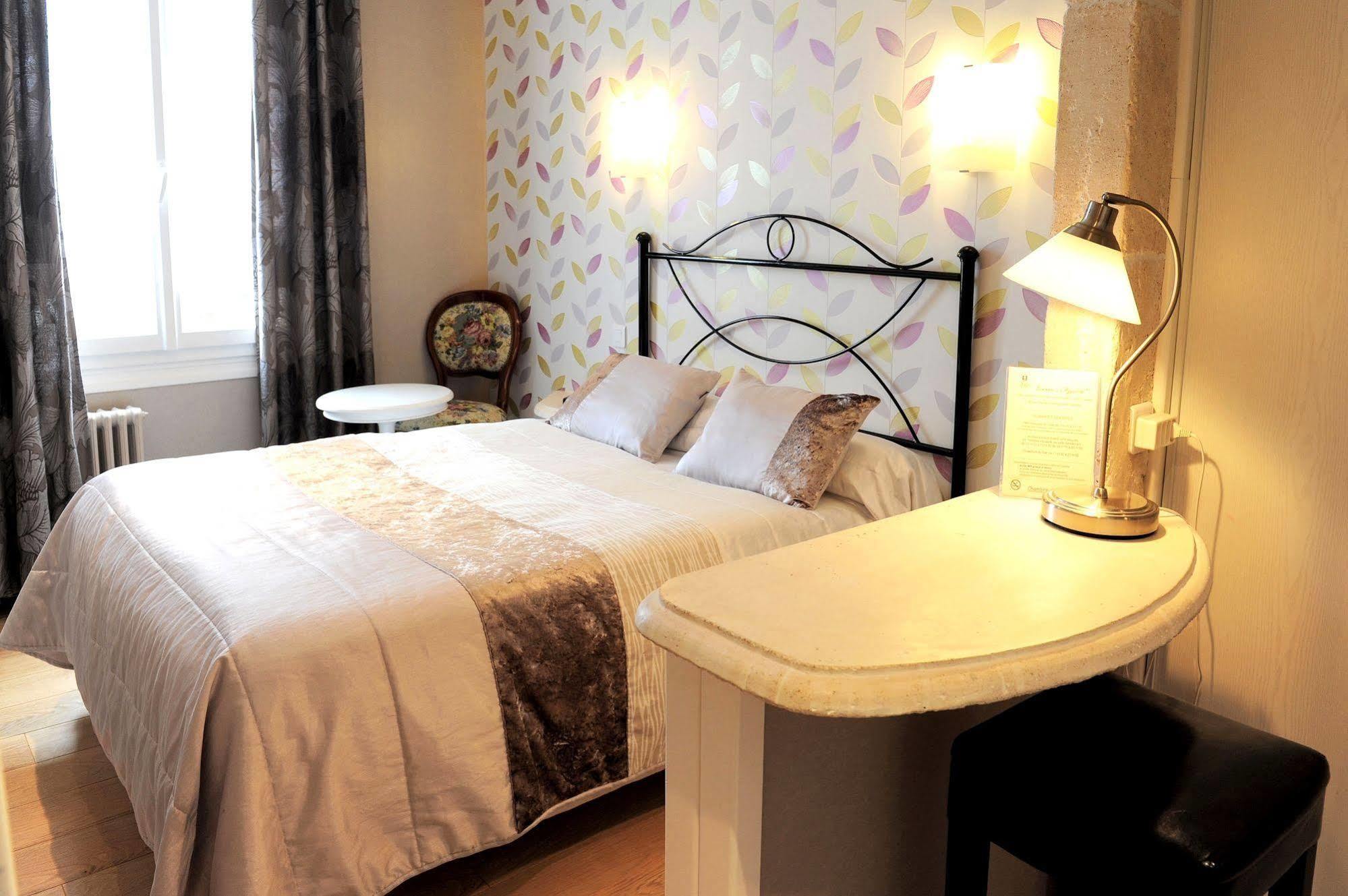 Logis Hotel L'Ayguelade Bielle Екстериор снимка