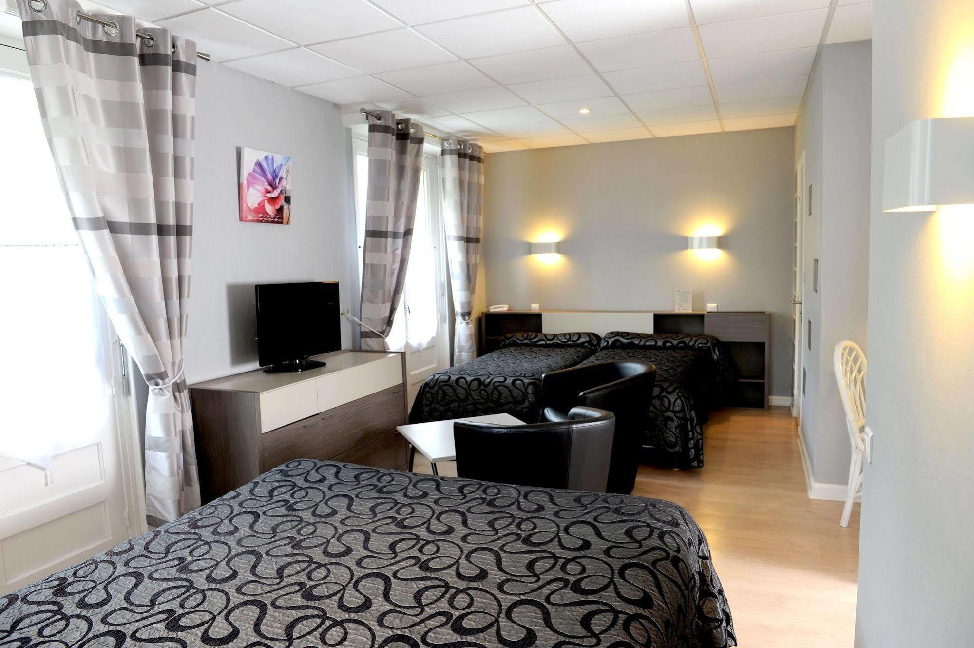 Logis Hotel L'Ayguelade Bielle Екстериор снимка