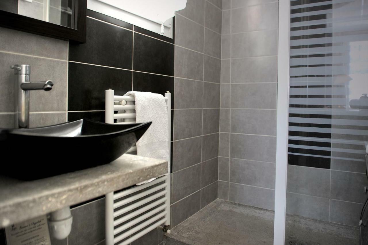 Logis Hotel L'Ayguelade Bielle Екстериор снимка